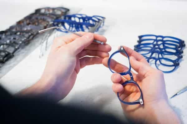 Blue sunglasses being put together 640x400 1 Blue sunglasses being put together 640x400 1