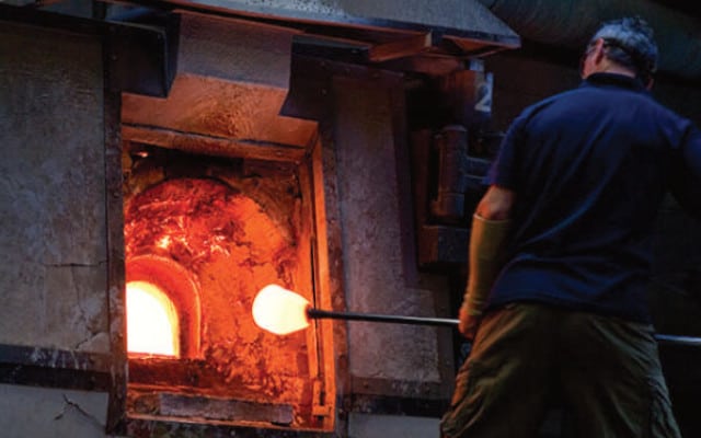 Dartington Glass workshop tour