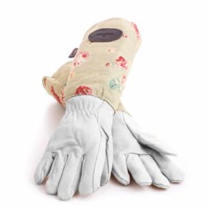 bradleys grteen gardeing gloves on white background