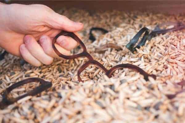 picking sunglasses out of polishing tumbler 640x400 1 picking sunglasses out of polishing tumbler 640x400 1