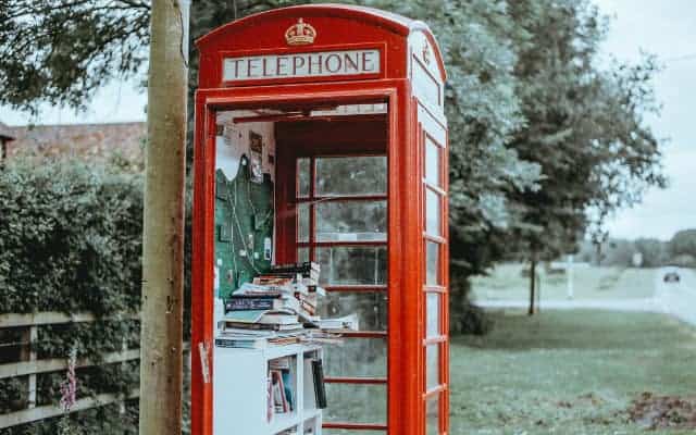 PHONE BOOTH definition in American English